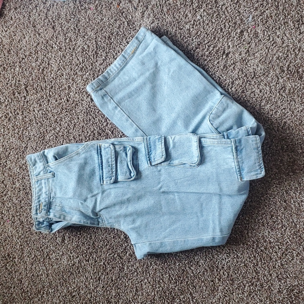 FOREVER 21 Womens Highwasited Light Wash Baggy Cargo Jeans